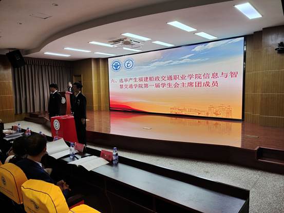 圖片包含 天花板, 室內(nèi), 桌子, 房間
描述已自動生成